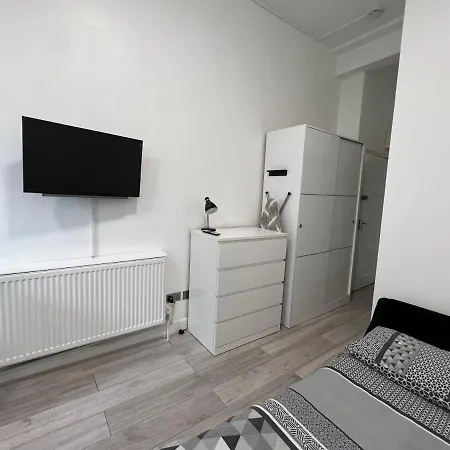 Lovely Studio Apartments On Finchley Road Лондон Экстерьер фото
