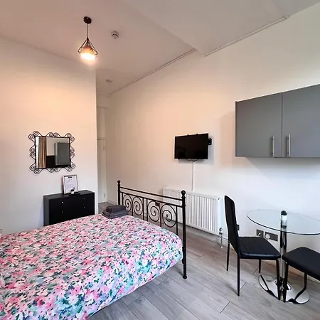 Lovely Studio Apartments On Finchley Road Лондон Экстерьер фото