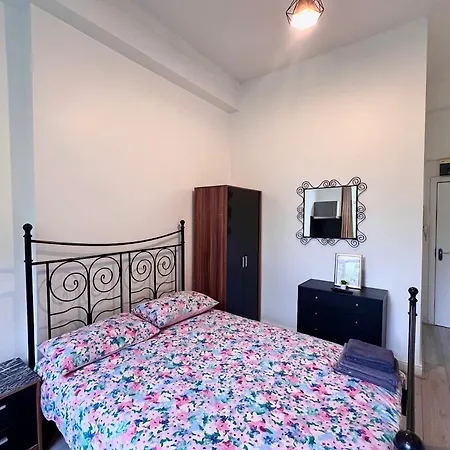 Lovely Studio Apartments On Finchley Road Лондон Экстерьер фото