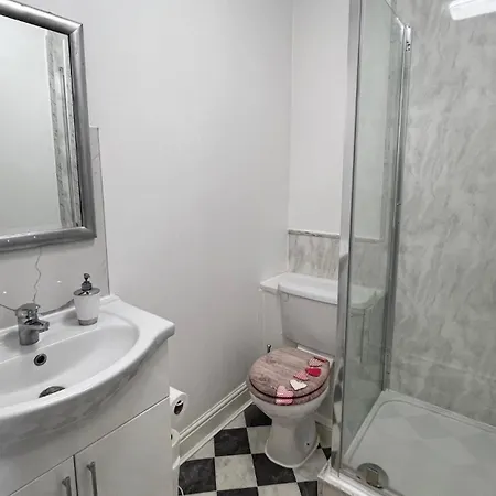 Lovely Studio Apartments On Finchley Road Лондон Экстерьер фото