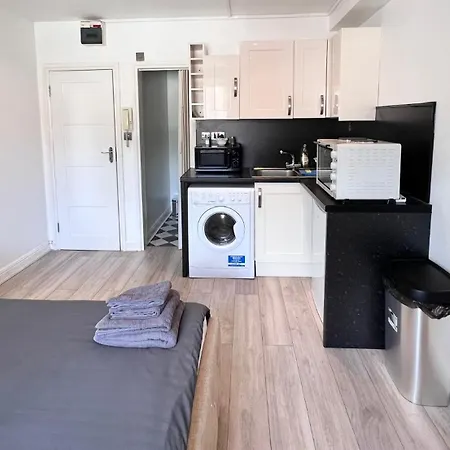 Lovely Studio Apartments On Finchley Road Лондон Экстерьер фото