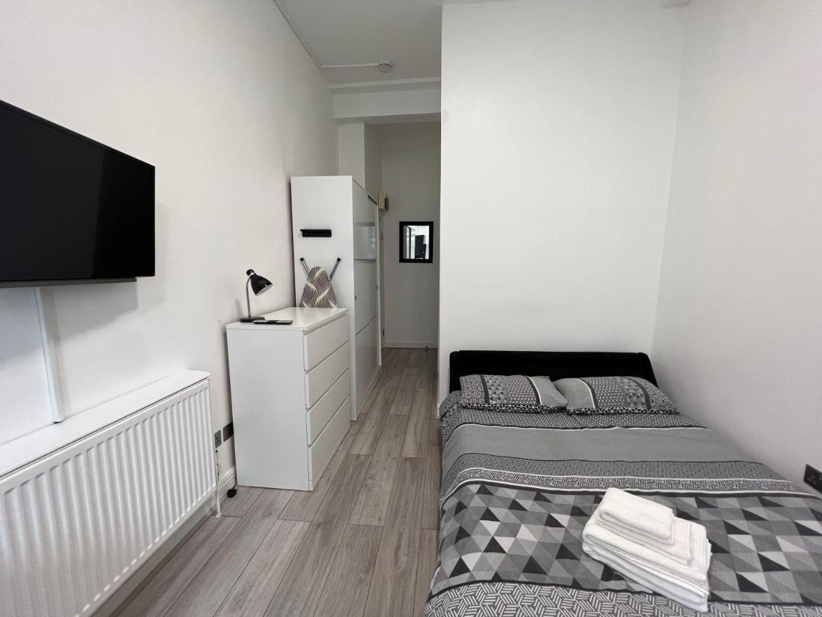 Lovely On Finchley Road * Лондон