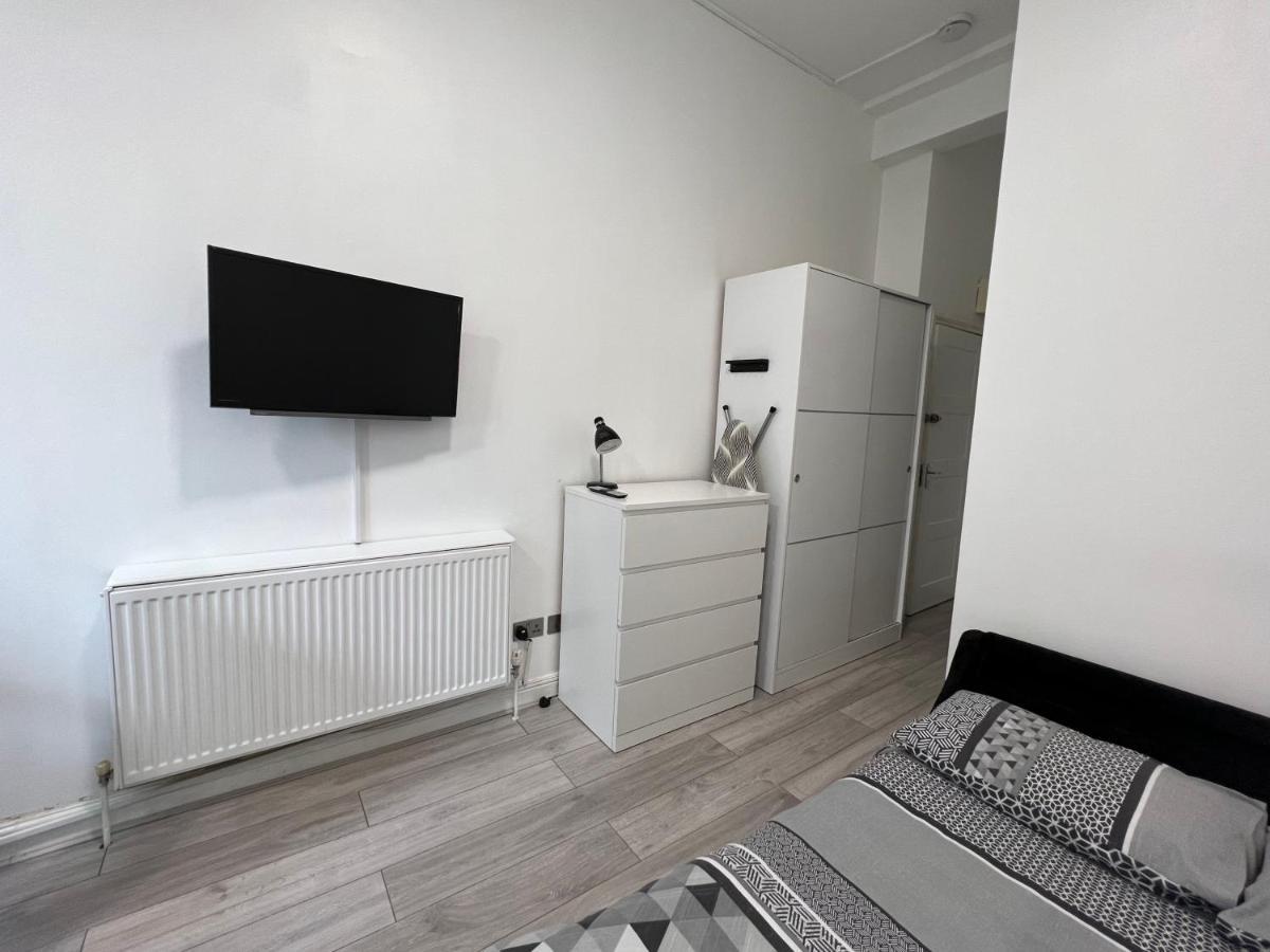 Lovely On Finchley Road * Лондон
