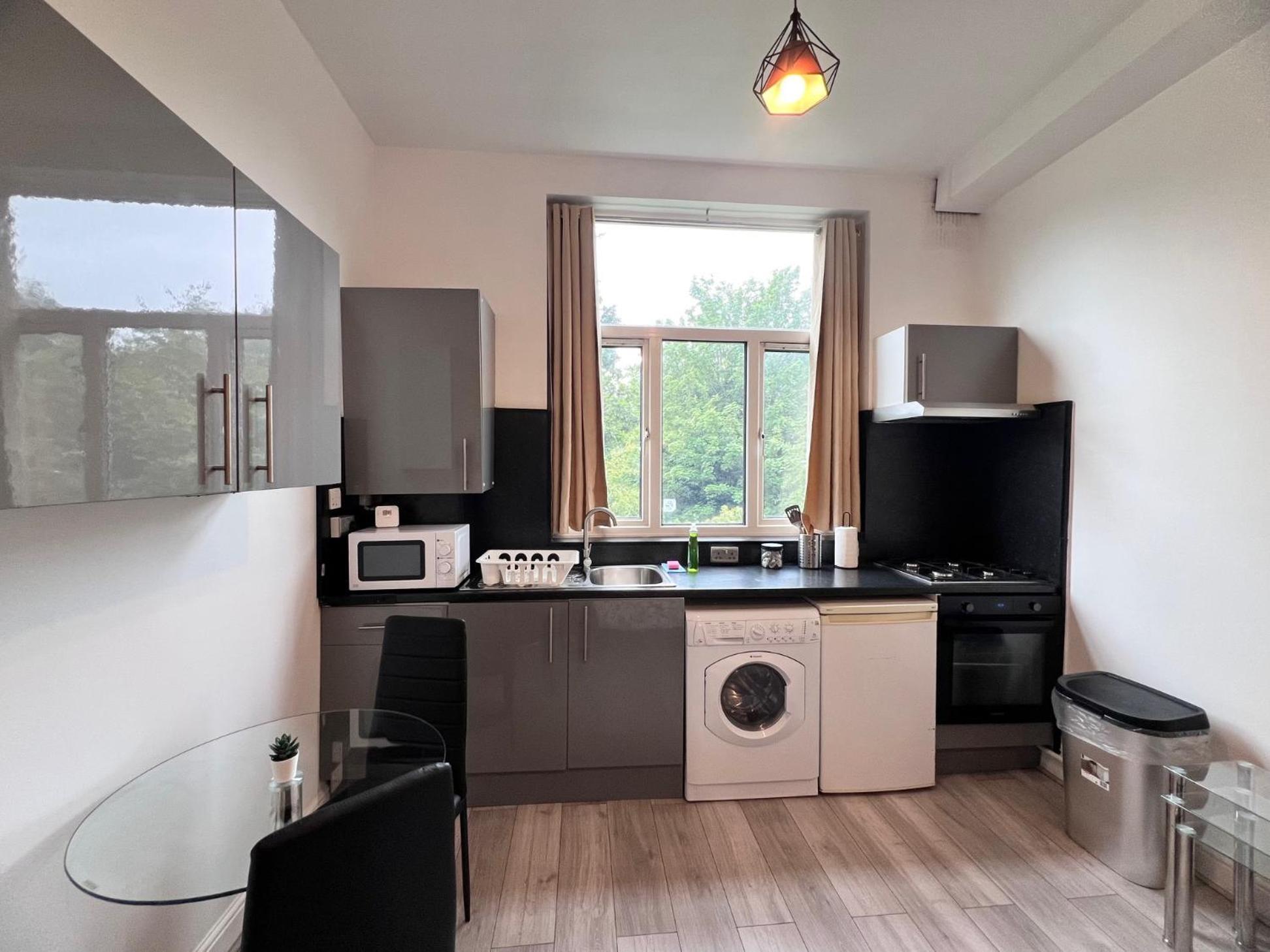Апартаменты Lovely On Finchley Road