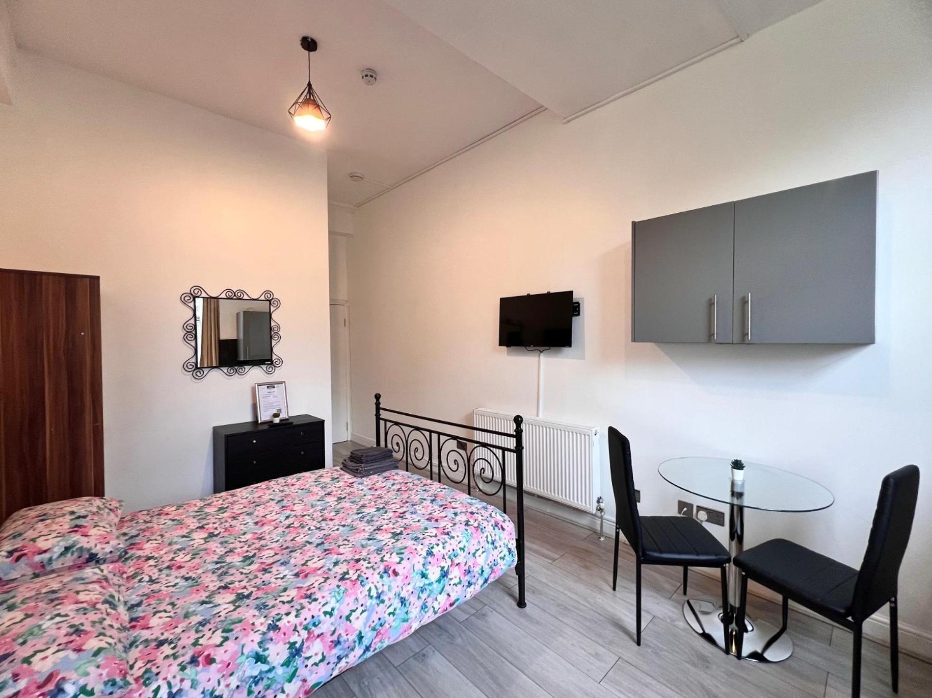 Lovely On Finchley Road Апартаменты *